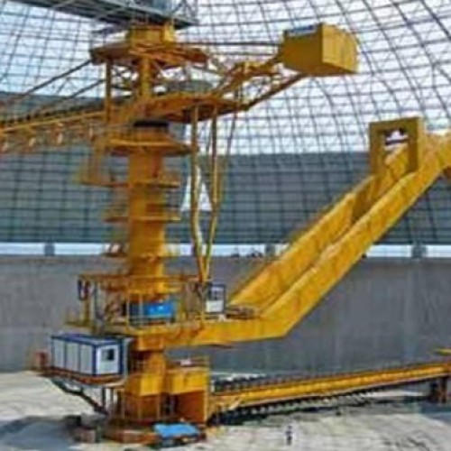 Counterweight type top stacking and lateral reclaiming